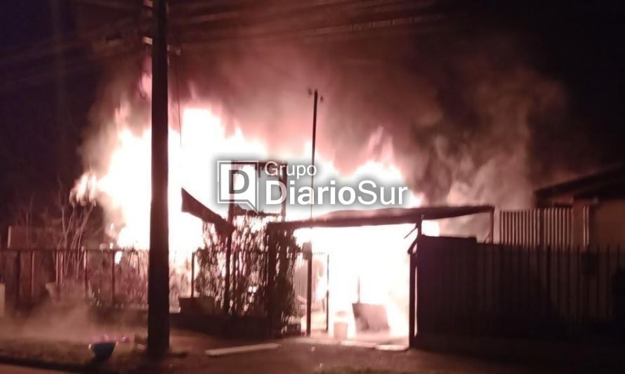 Osorno: en heroico rescate vecinos salvan a adulta mayor de un incendio
