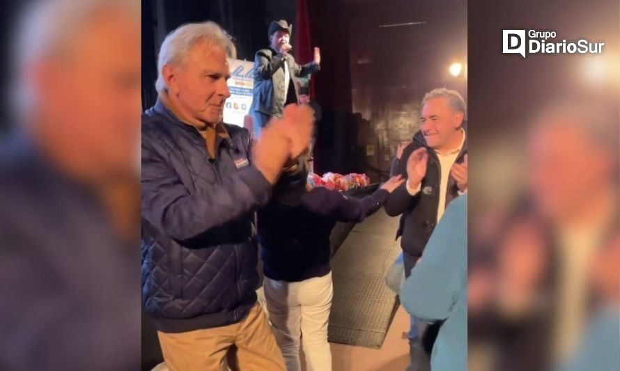 Sorprenden a parlamentarios Espinoza y Moreira bailando al ritmo de la cumbia