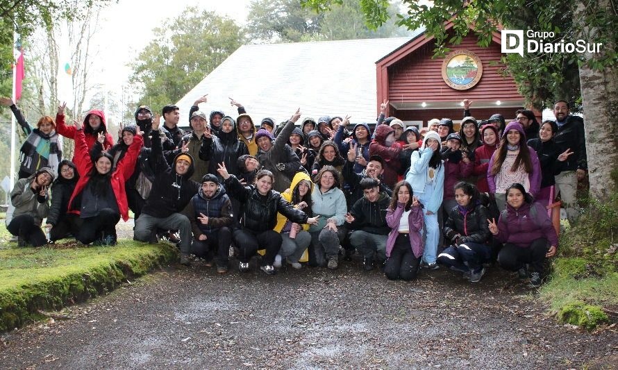 Estudiantes de Osorno mejoran espacios en Parque Puyehue