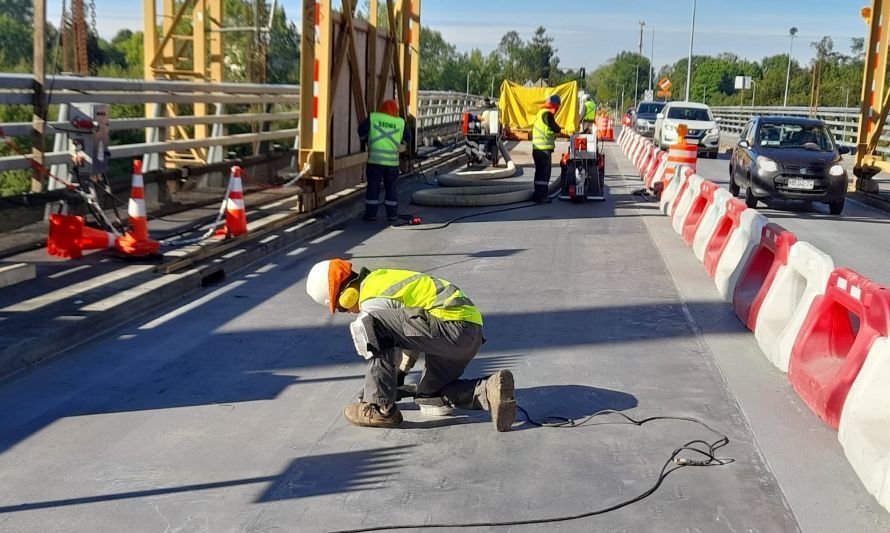 Suspenderán tránsito por el puente Cau Cau para solución definitiva