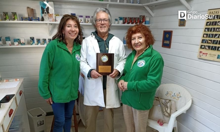 "Veterinario del pueblo" recibió reconocimiento de la Sociedad Protectora de Animales de Osorno