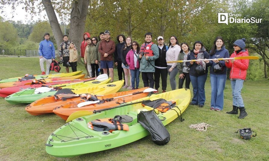 Osorno: jóvenes realizaron limpieza del río Damas en kayak 