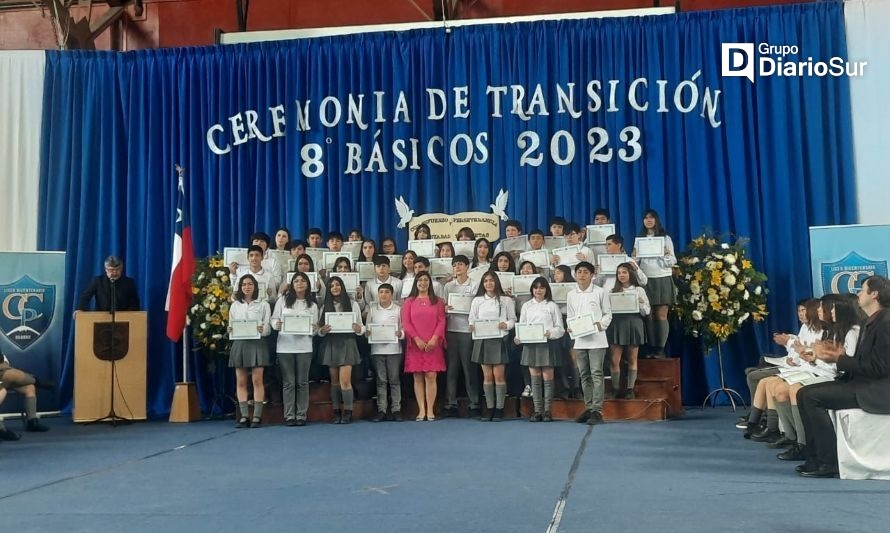 149 alumnos egresaron de enseñanza básica en el Liceo Carmela Carvajal