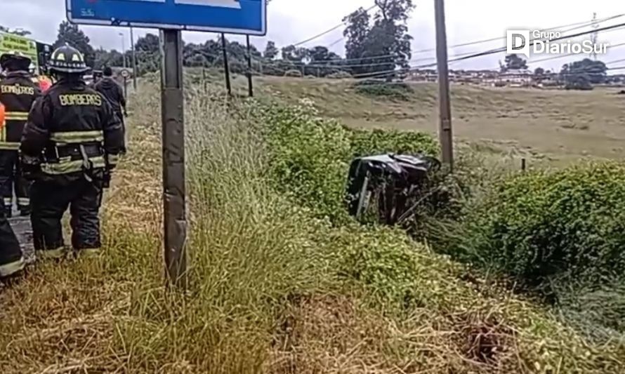 Vehículo desbarrancó en la Ruta 5 Sur a la altura de Pilauco