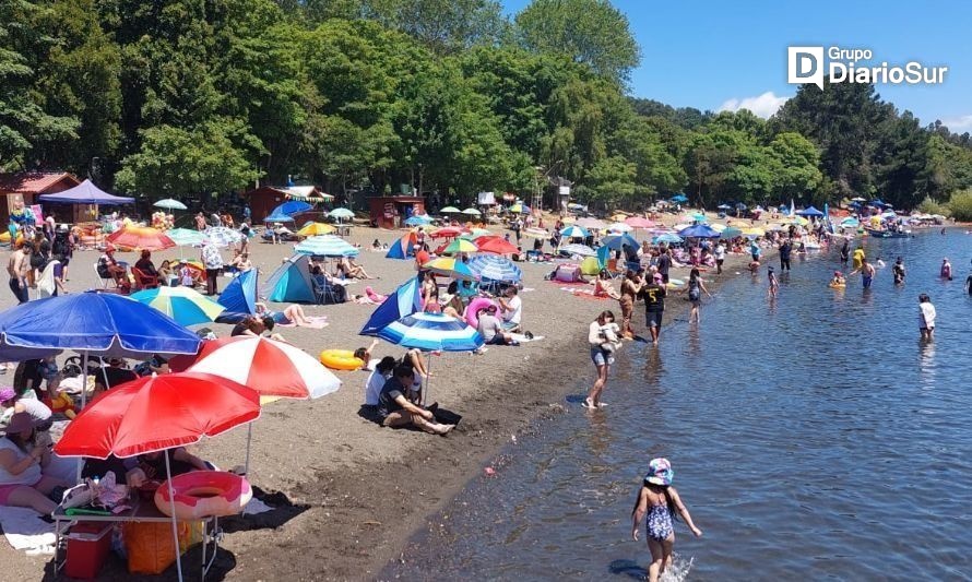 Gran cantidad de gente recibe el año nuevo en Playa Centinela