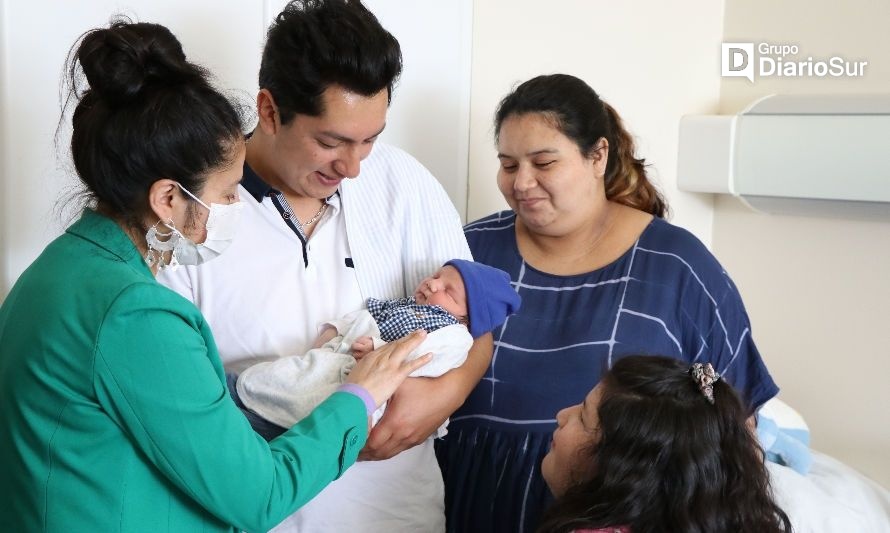 Emiliano es el primer recién nacido del 2024 en la provincia de Osorno