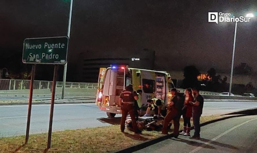 La abandonaron en la carretera tras golpiza