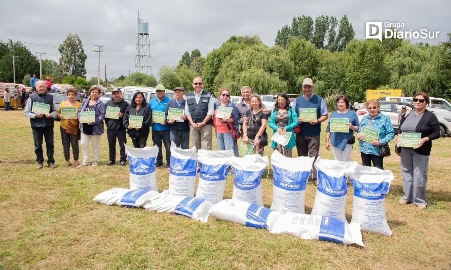 Familias rurales de Osorno son beneficiadas con entrega de alimento para sus animales