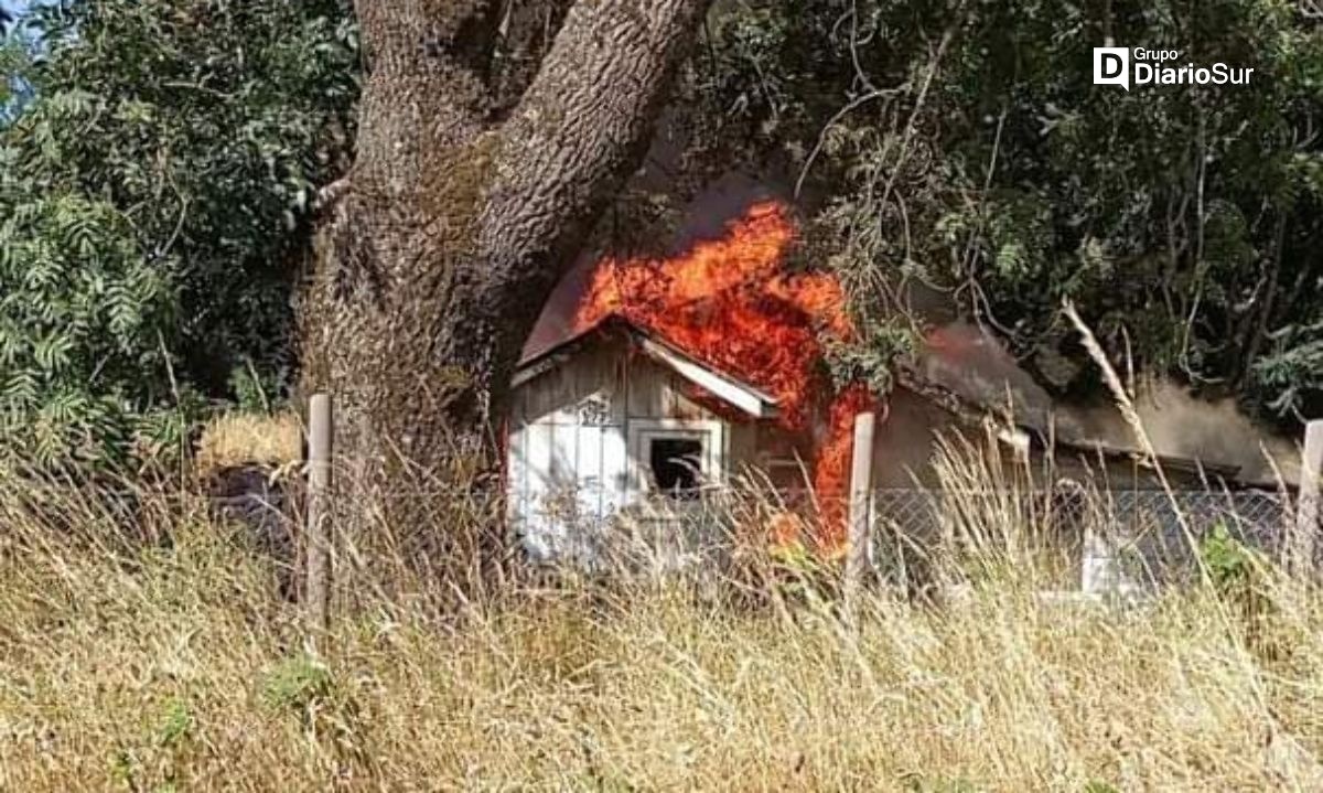 Reportan incendio en vivienda camino a Puerto Octay