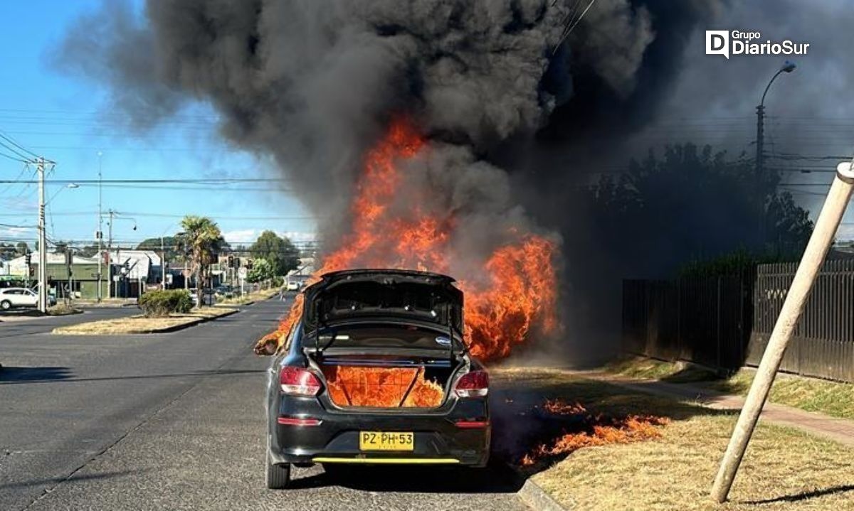 Taxi colectivo se incendió en Osorno