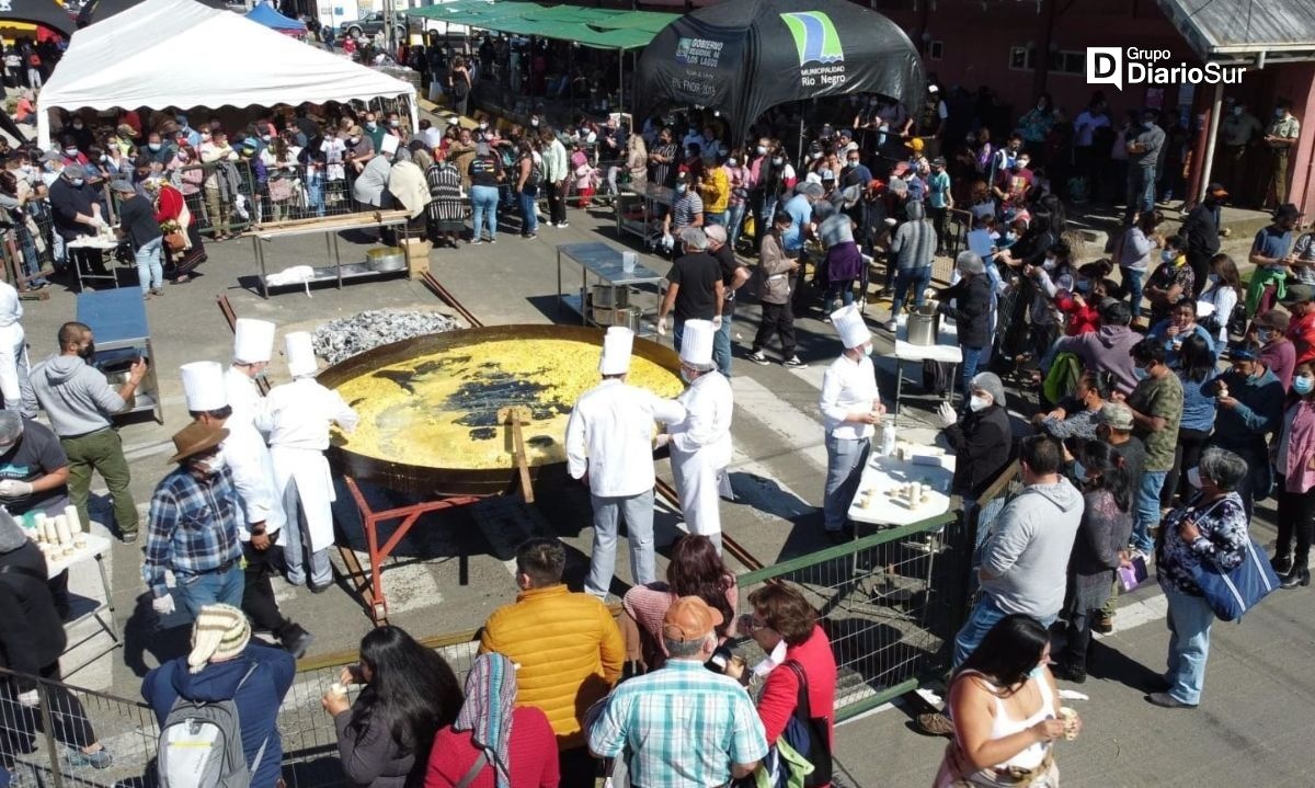 Riachuelo se prepara para cocinar en la Fiesta del Huevo Azul