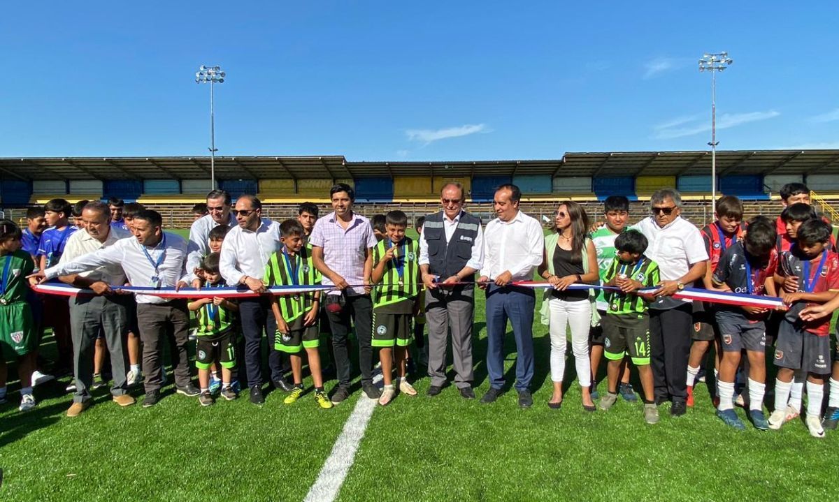 Inauguran cancha sintética del estadio Rubén Marcos de Osorno