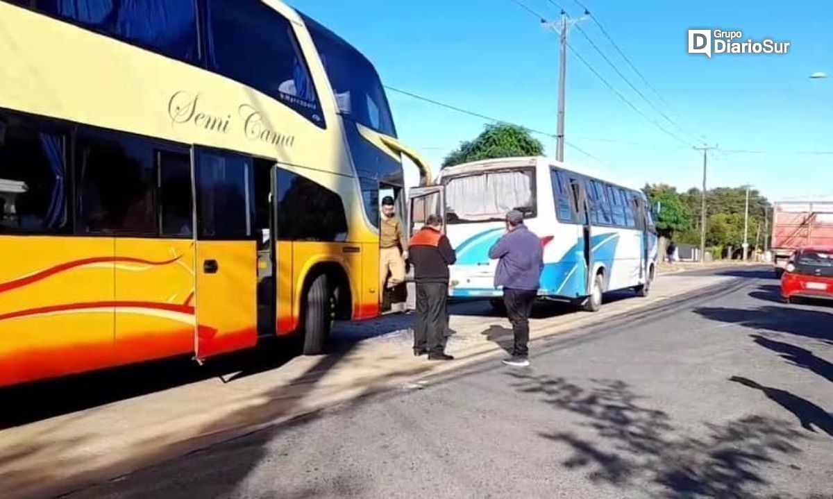 Buses protagonizan colisión vehicular en Osorno