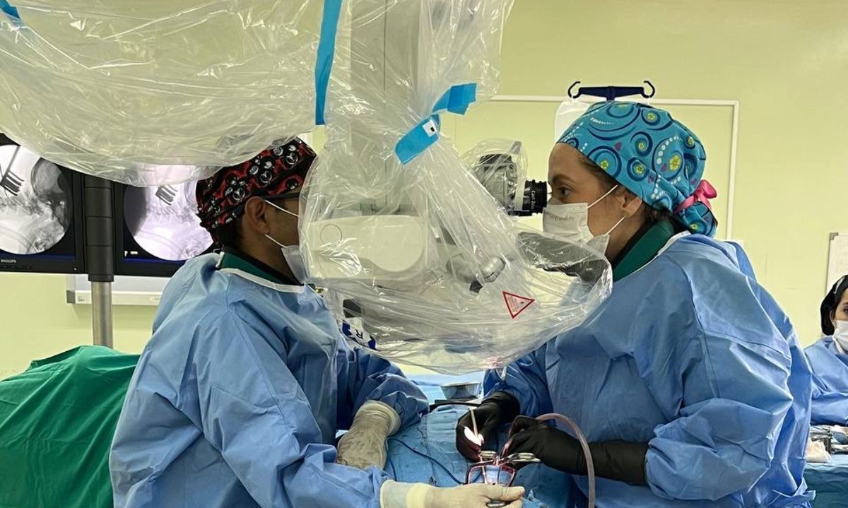 Realizan inédita cirugía compleja de columna cervical en Hospital de Osorno