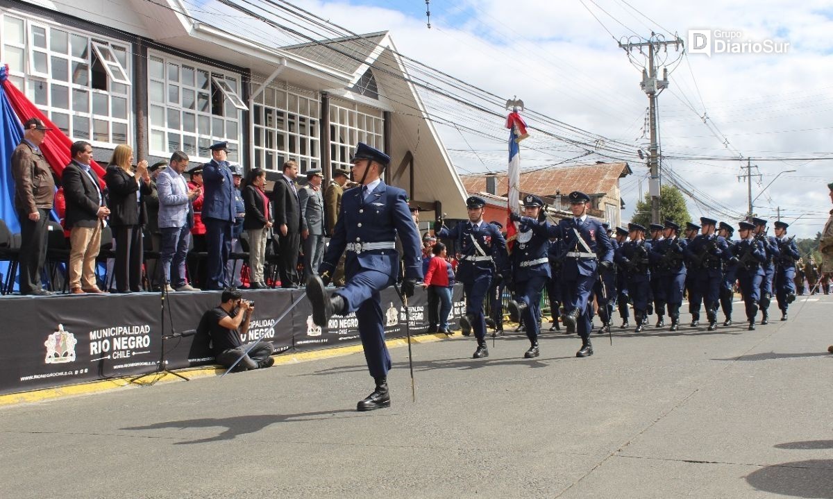 Río Negro celebra con desfile cívico militar su aniversario 128