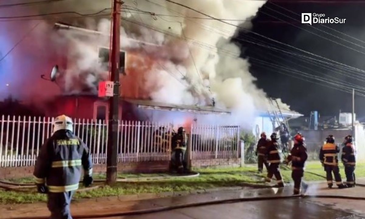 Siete personas resultaron damnificadas tras incendio en dos viviendas de Osorno