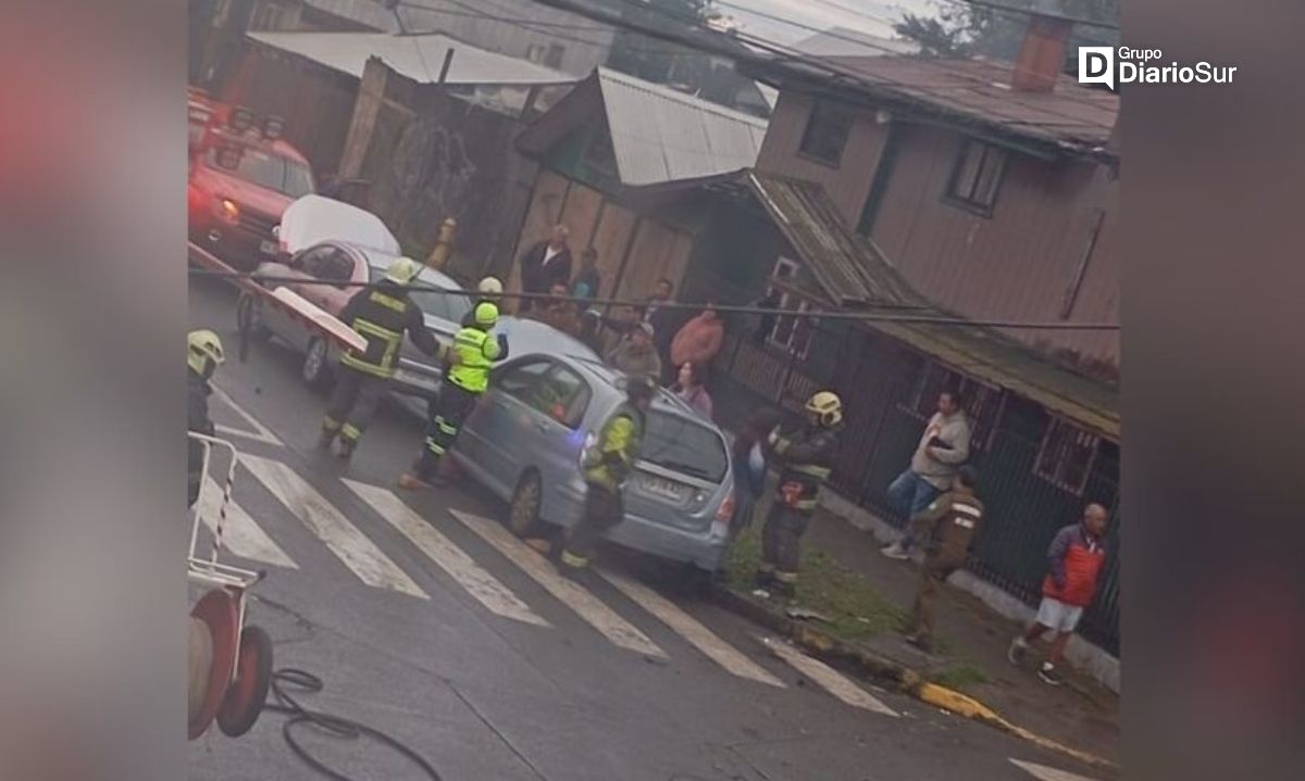 Osorno: colisión vehicular en población Carlos Condell deja tres lesionados