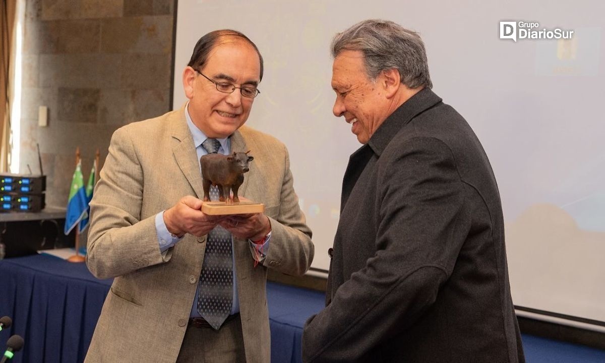 Elías Figueroa fue homenajeado por el Concejo Municipal de Osorno