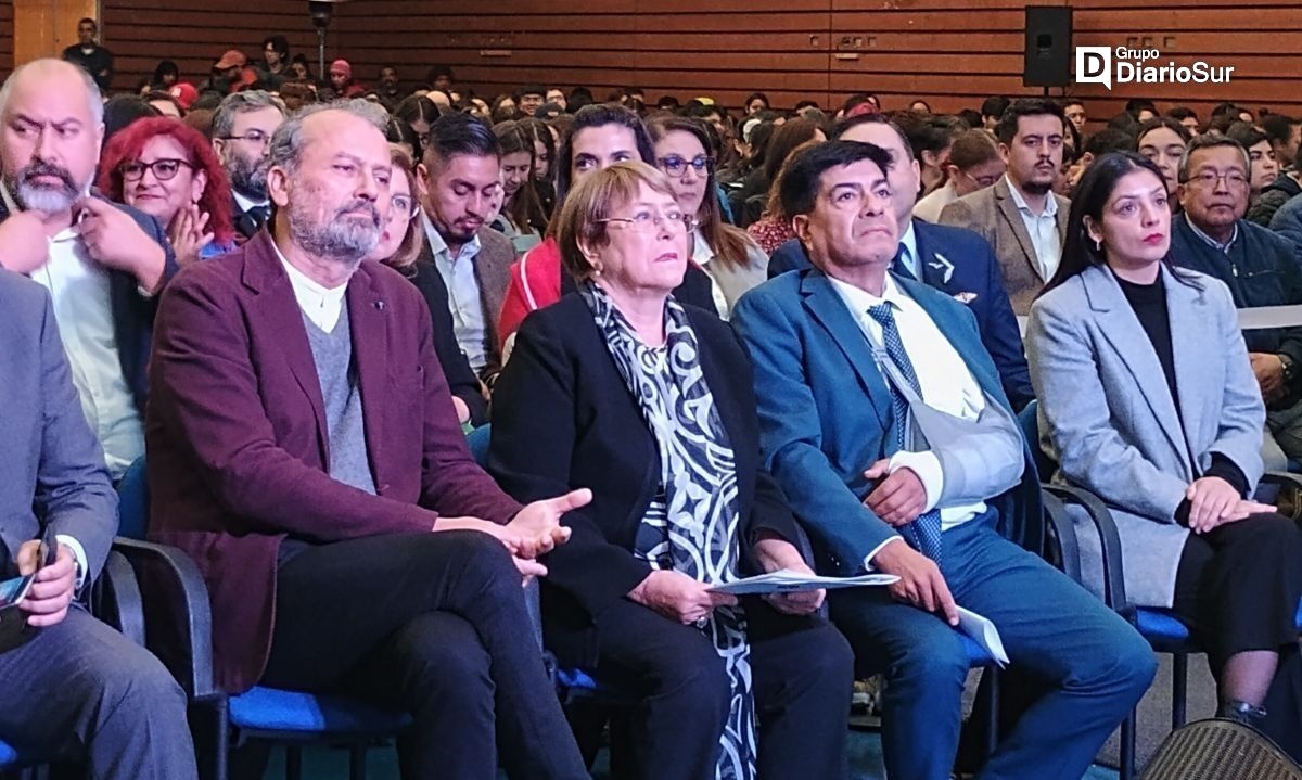 Expresidenta Bachelet destacó la implementación de la gratuidad en universidades