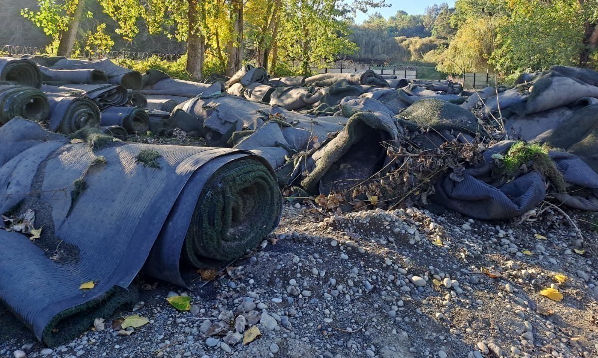Alertan abandono de basura en parque colindante a río Rahue en Osorno 