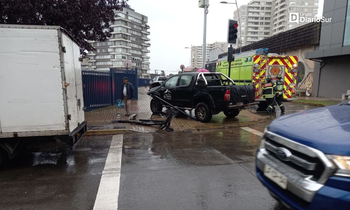 Reportan colisión vehicular en el centro de Osorno