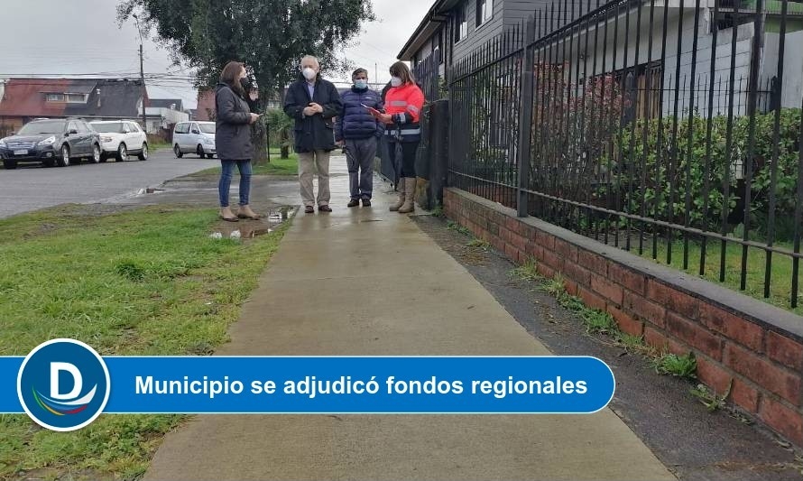 Continúa mejoramiento de veredas en calles de distintos sectores de Osorno