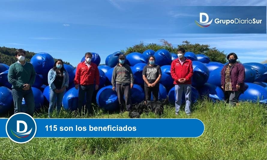 Entregan más de 9 mil boyas a productores de choritos de Los Lagos