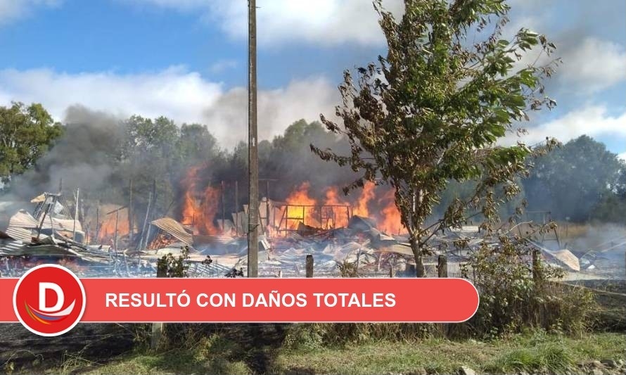 Incendio consumió escuela rural en Río Bueno