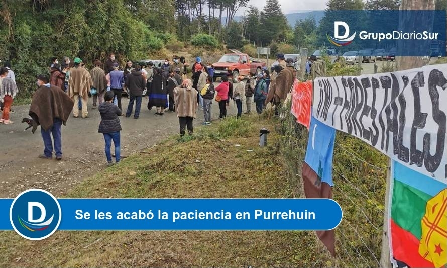 Comunidad mantiene corte de camino durante reunión con forestal 