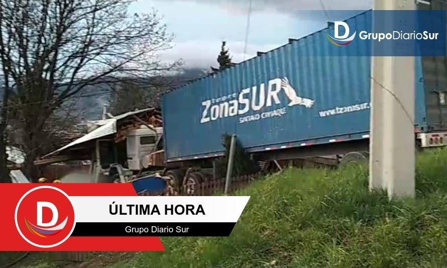 Camión impactó y destruyó vivienda en Coyhaique 
