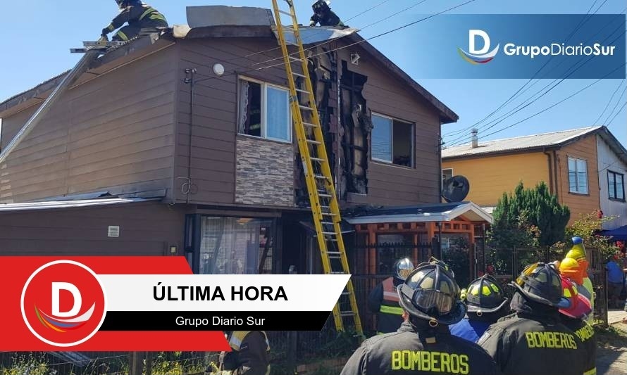Bomberos de cinco compañías combaten incendio en Osorno