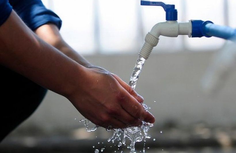 Masivo corte mantendrá sin agua a gran parte de Osorno por 24 horas: suspendieron clases y estudian posible contaminación